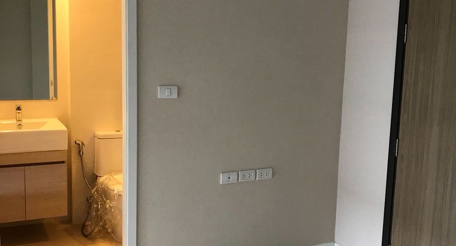 For sale 1 bed apartment in Khlong Toei, Bangkok