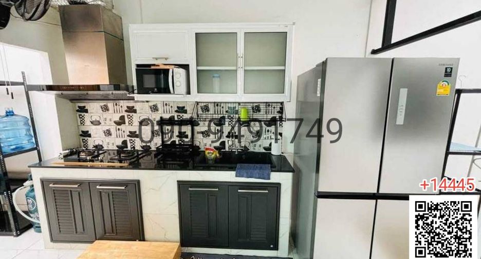 For rent 2 bedrooms townhouse in Khlong Sam Wa, Bangkok