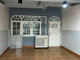 For rent 2 bedrooms townhouse in Saphan Sung, Bangkok