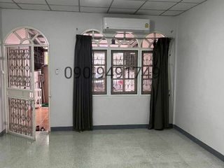 For rent 2 bedrooms townhouse in Saphan Sung, Bangkok