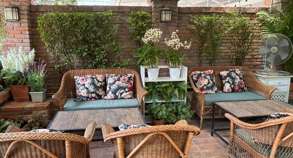 For sale 5 ベッドルーム house in Chatuchak, Bangkok