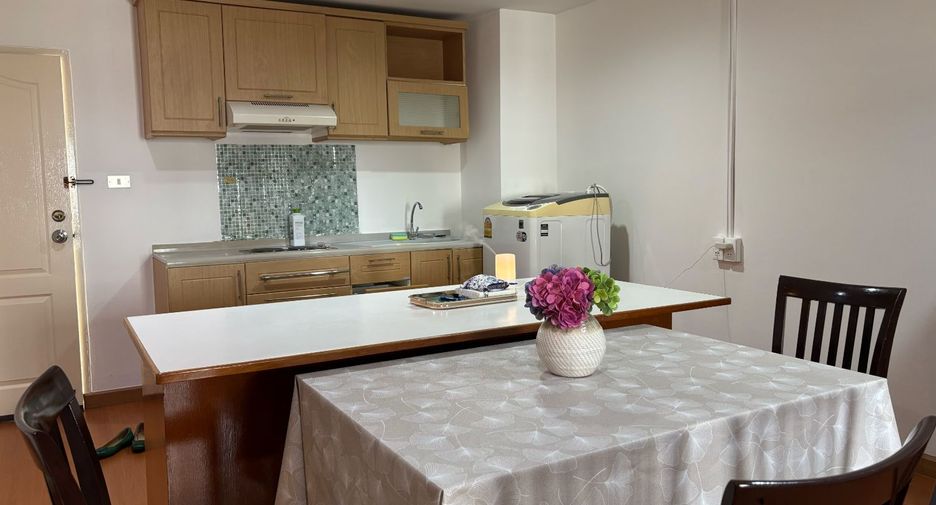 Wohnung zur Miete mit 2 Zimmer in Pathum Wan, Bangkok