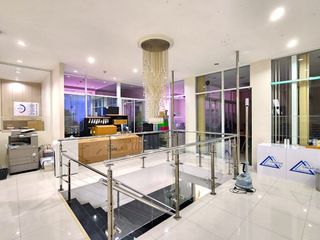 Oficina en alquiler y en venta en Yan Nawa, Bangkok