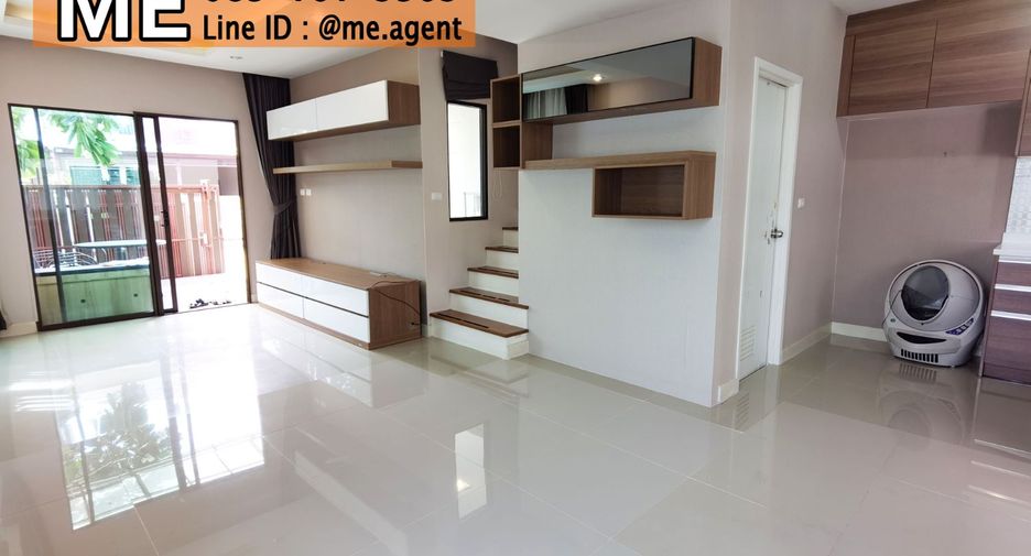 Casa adosada en venta de 3 habitaciones en Suan Luang, Bangkok