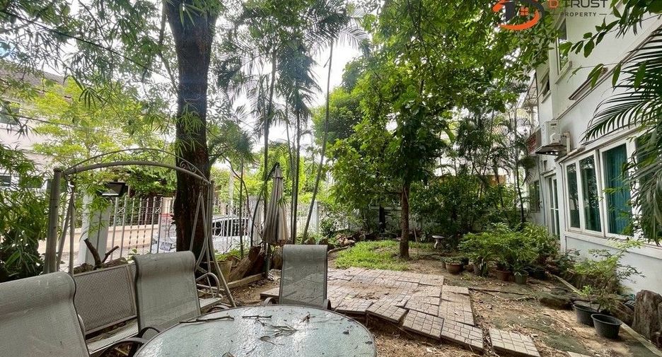 For sale 3 bedrooms house in Thung Khru, Bangkok