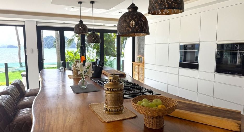 For sale 4 bedrooms villa in Mueang Krabi, Krabi