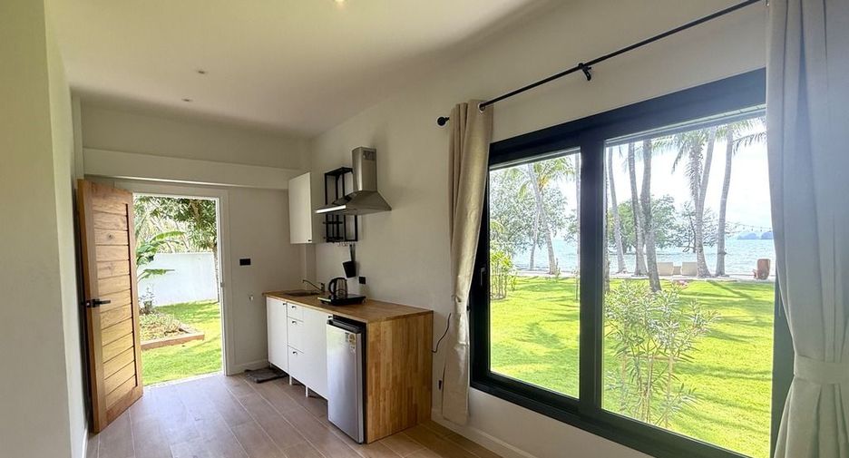 For sale 4 bedrooms villa in Mueang Krabi, Krabi