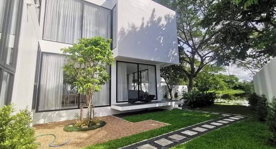 For rent 4 bedrooms villa in Mueang Chiang Mai, Chiang Mai