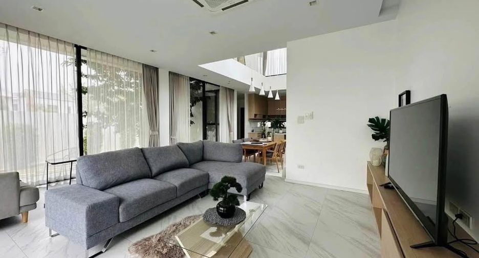 For rent 4 bedrooms villa in Mueang Chiang Mai, Chiang Mai