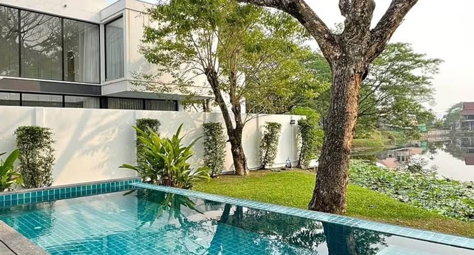 For rent 4 bedrooms villa in Mueang Chiang Mai, Chiang Mai