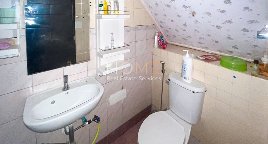 For sale 2 bedrooms townhouse in Bang Kapi, Bangkok