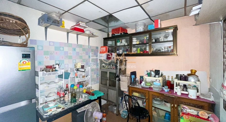 For sale 2 bedrooms townhouse in Bang Kapi, Bangkok