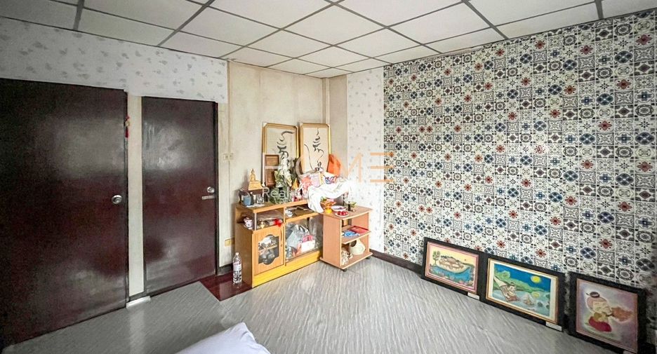 For sale 2 bedrooms townhouse in Bang Kapi, Bangkok