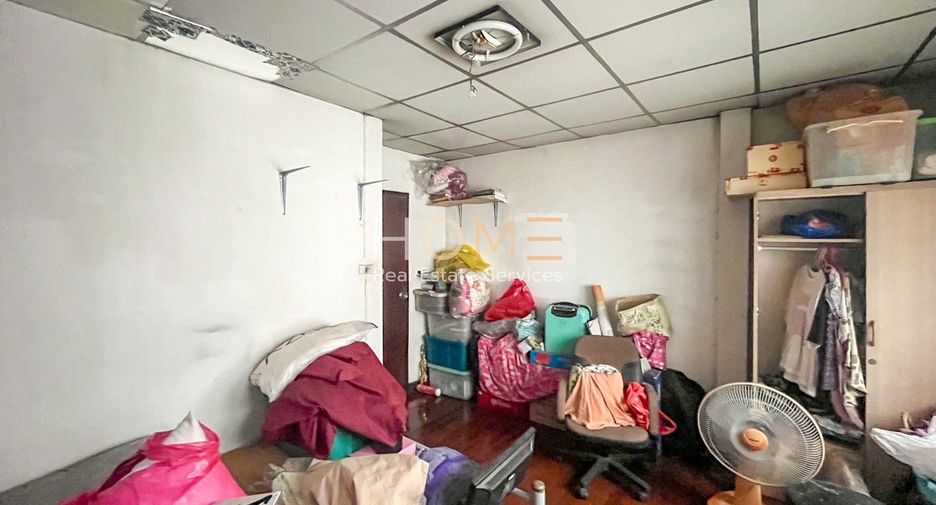For sale 2 bedrooms townhouse in Bang Kapi, Bangkok
