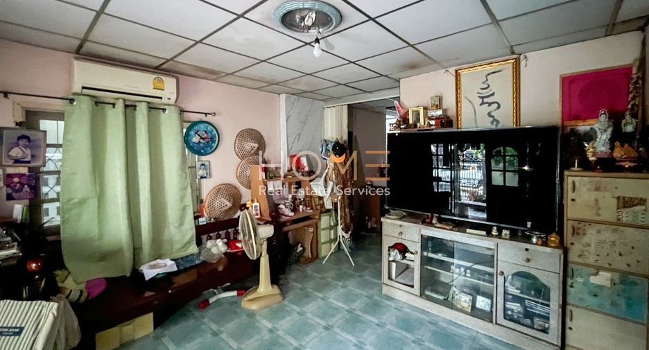 For sale 2 bedrooms townhouse in Bang Kapi, Bangkok