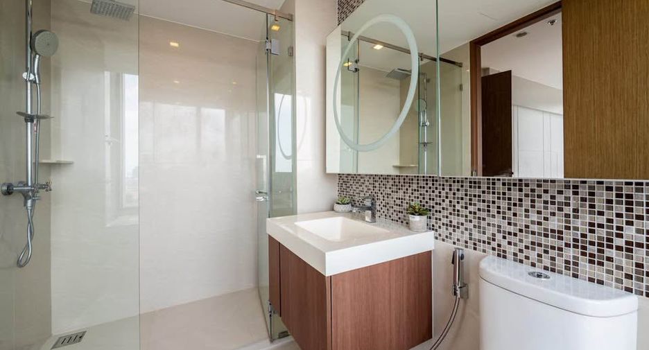 For rent 2 bedrooms condo in Thon Buri, Bangkok