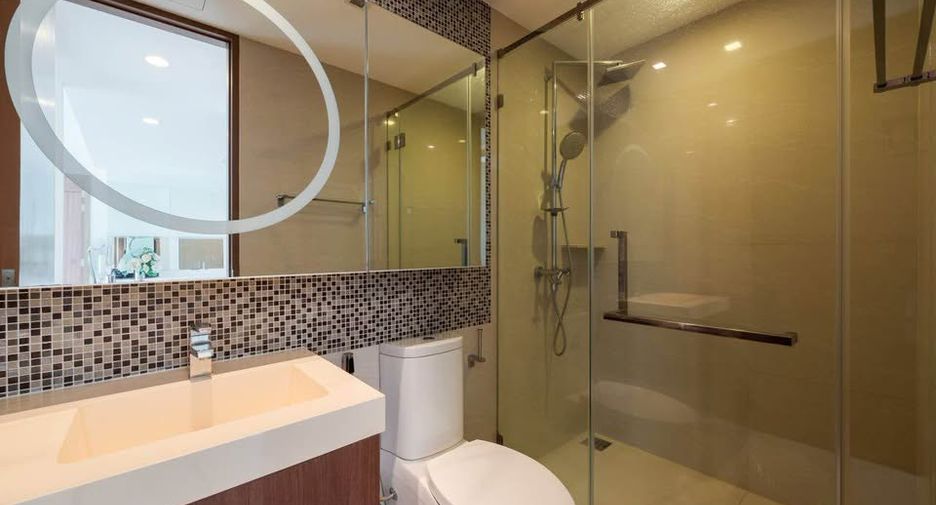 For rent 2 bedrooms condo in Thon Buri, Bangkok