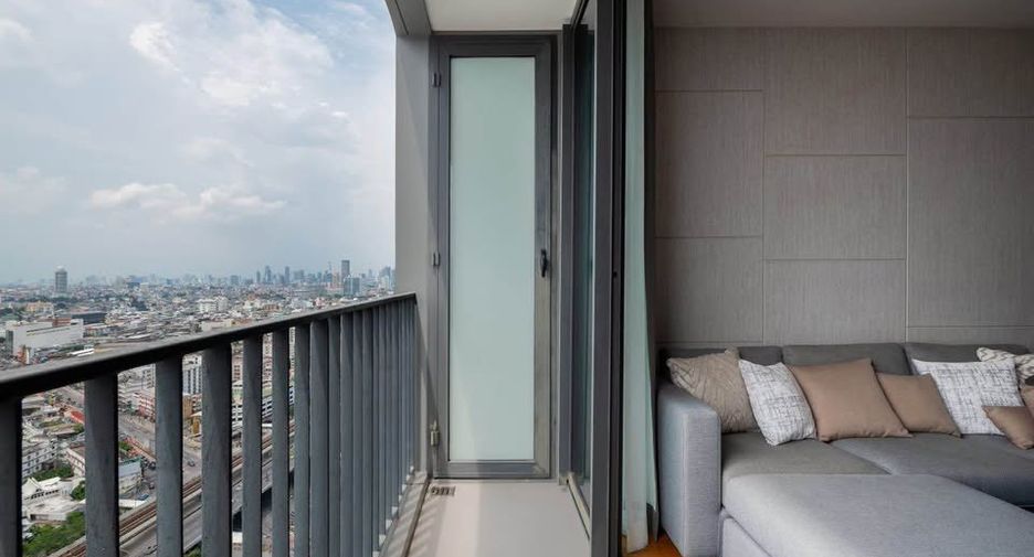 For rent 2 bedrooms condo in Thon Buri, Bangkok