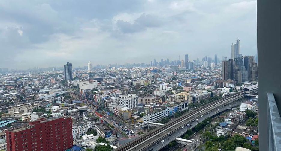 For rent 2 bedrooms condo in Thon Buri, Bangkok