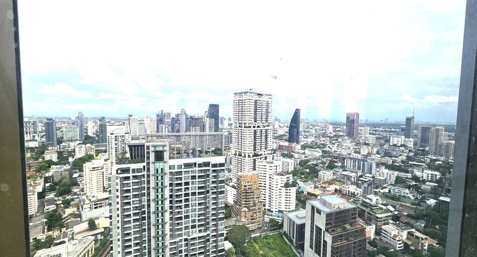 For sale 5 bedrooms condo in Khlong Toei, Bangkok