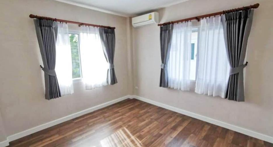 For rent 3 bedrooms house in San Kamphaeng, Chiang Mai