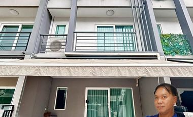 À vendre 3 chambres maison de ville à Prawet, Bangkok