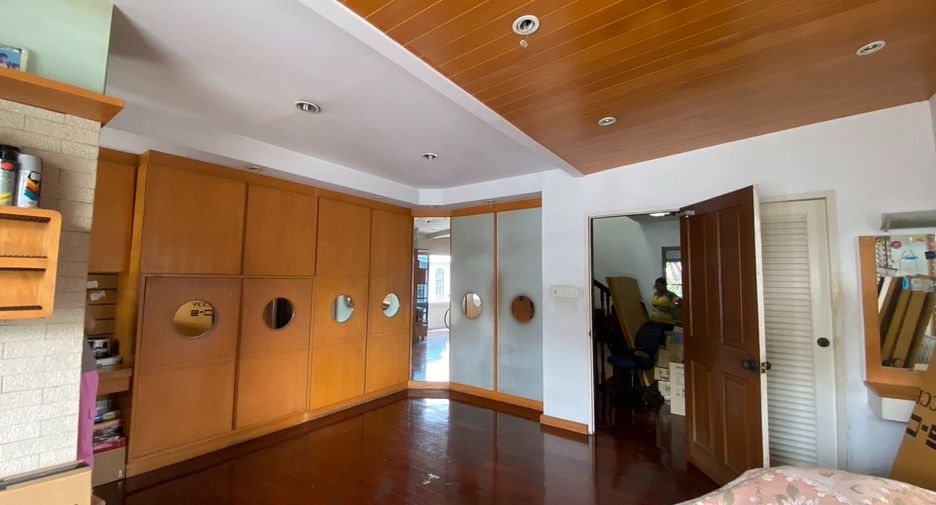 For sale 5 bedrooms townhouse in Bangkok Yai, Bangkok