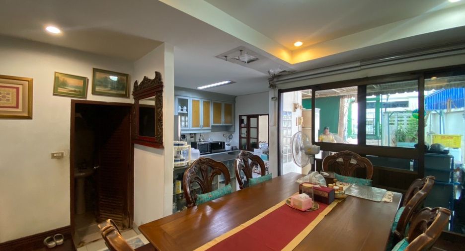 For sale 5 bedrooms townhouse in Bangkok Yai, Bangkok