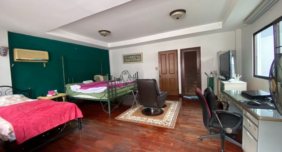 For sale 5 bedrooms townhouse in Bangkok Yai, Bangkok