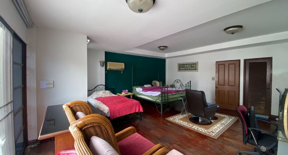 For sale 5 bedrooms townhouse in Bangkok Yai, Bangkok