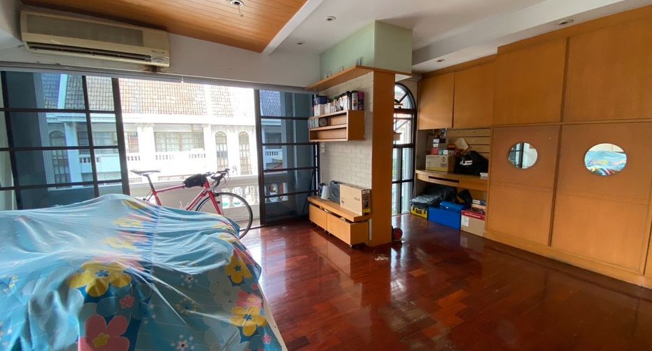 For sale 5 bedrooms townhouse in Bangkok Yai, Bangkok