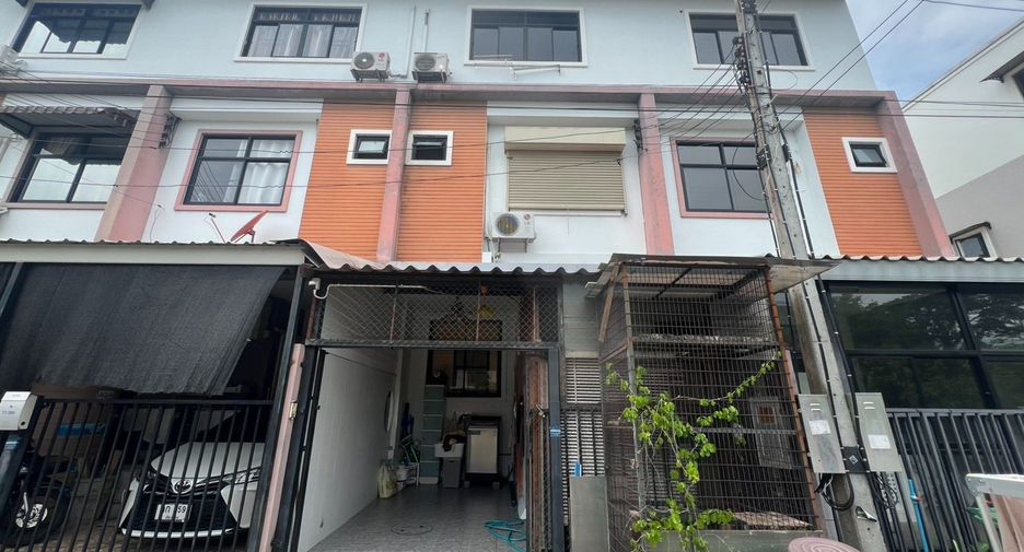 À vendre 3 chambres maison de ville à Hang Dong, Chiang Mai