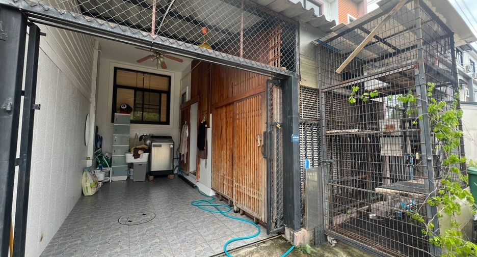 À vendre 3 chambres maison de ville à Hang Dong, Chiang Mai