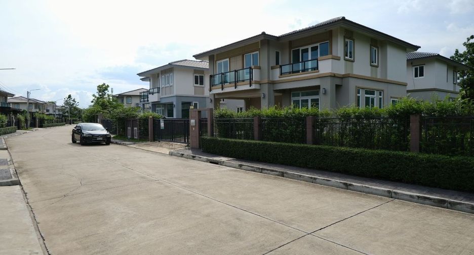For sale 3 bedrooms house in Bang Khae, Bangkok
