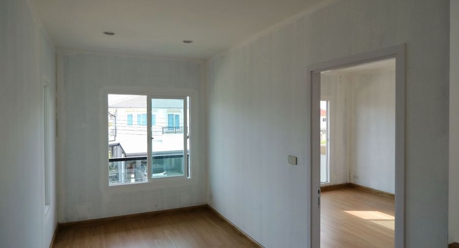 For sale 3 bedrooms house in Bang Khae, Bangkok