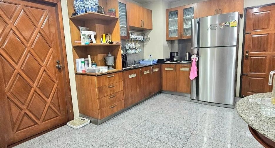 For sale 5 bedrooms house in Saphan Sung, Bangkok