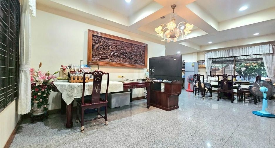 For sale 5 bedrooms house in Saphan Sung, Bangkok