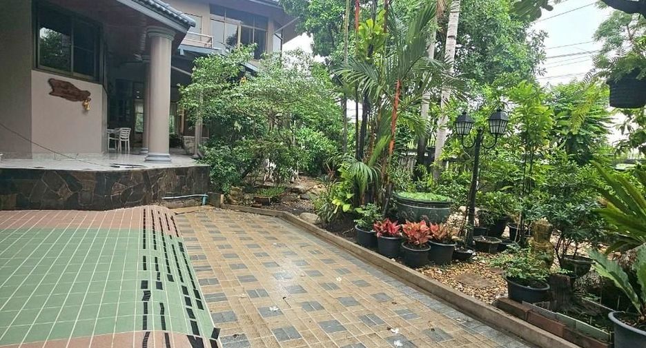 For sale 5 bedrooms house in Saphan Sung, Bangkok