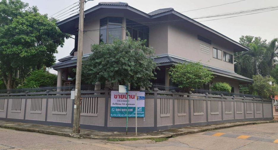 For sale 5 bedrooms house in Saphan Sung, Bangkok