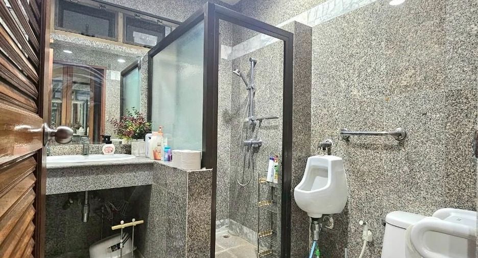 For sale 5 bedrooms house in Saphan Sung, Bangkok