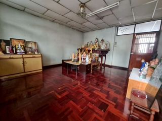 For sale 6 bed townhouse in Khlong Toei, Bangkok