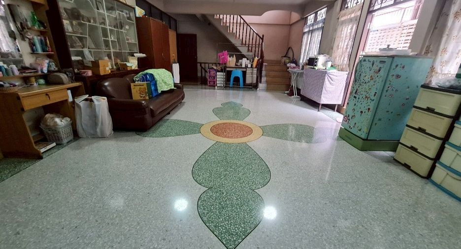 For sale 6 bedrooms townhouse in Khlong Toei, Bangkok