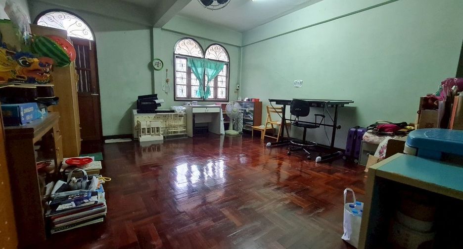 For sale 6 bedrooms townhouse in Khlong Toei, Bangkok
