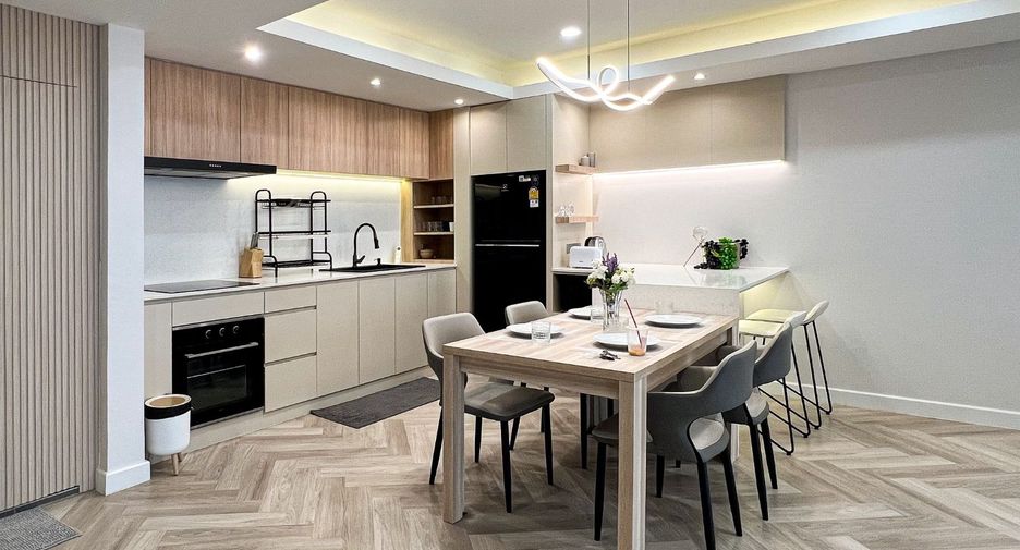 For rent and for sale 4 bedrooms townhouse in Watthana, Bangkok