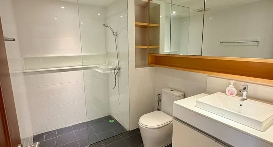 For sale 2 bedrooms townhouse in Watthana, Bangkok