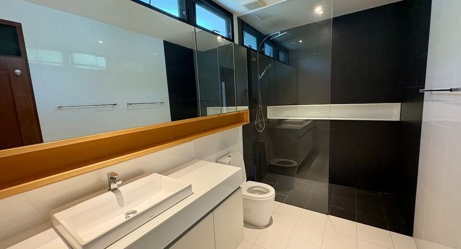 For sale 2 bedrooms townhouse in Watthana, Bangkok