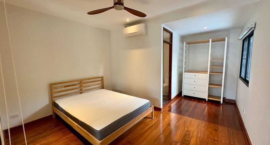 For sale 2 bedrooms townhouse in Watthana, Bangkok
