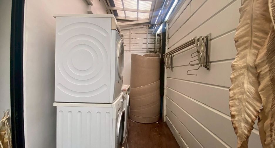 For sale 3 bedrooms townhouse in Lak Si, Bangkok