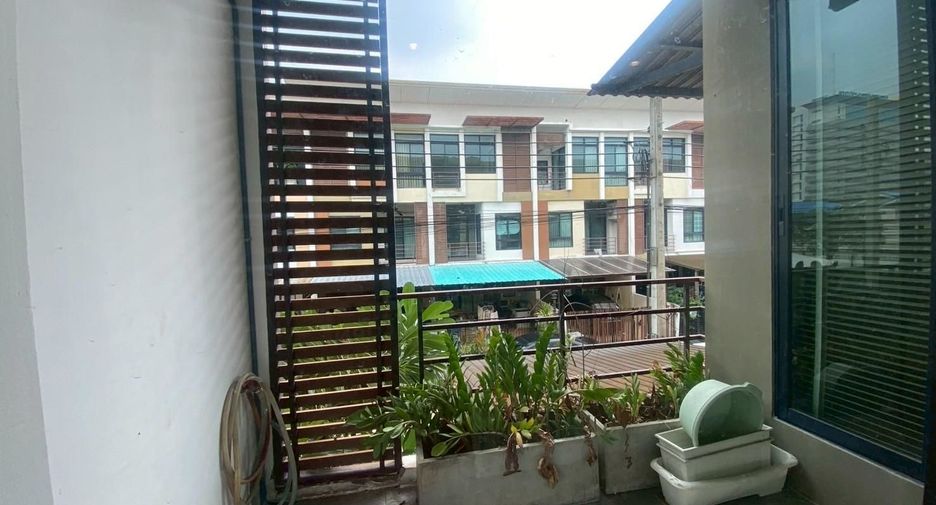 For sale 3 bedrooms townhouse in Lak Si, Bangkok