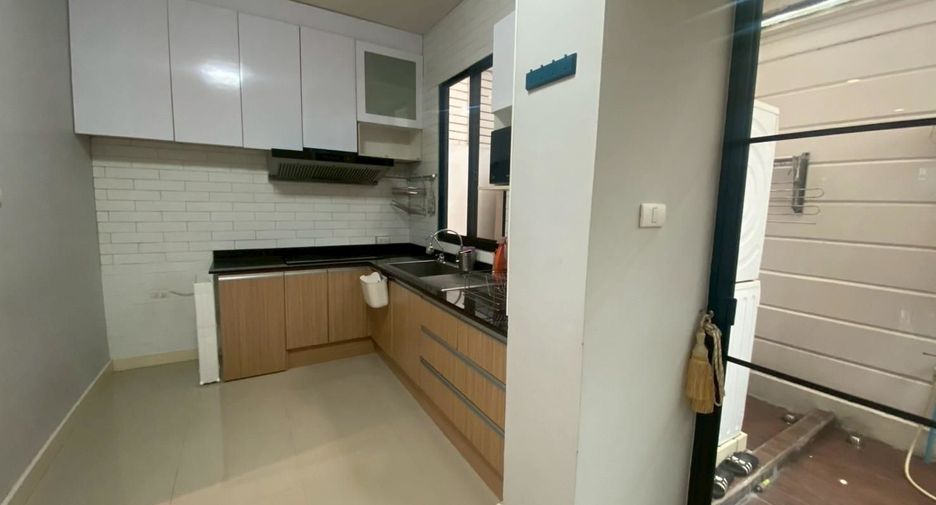 For sale 3 bedrooms townhouse in Lak Si, Bangkok